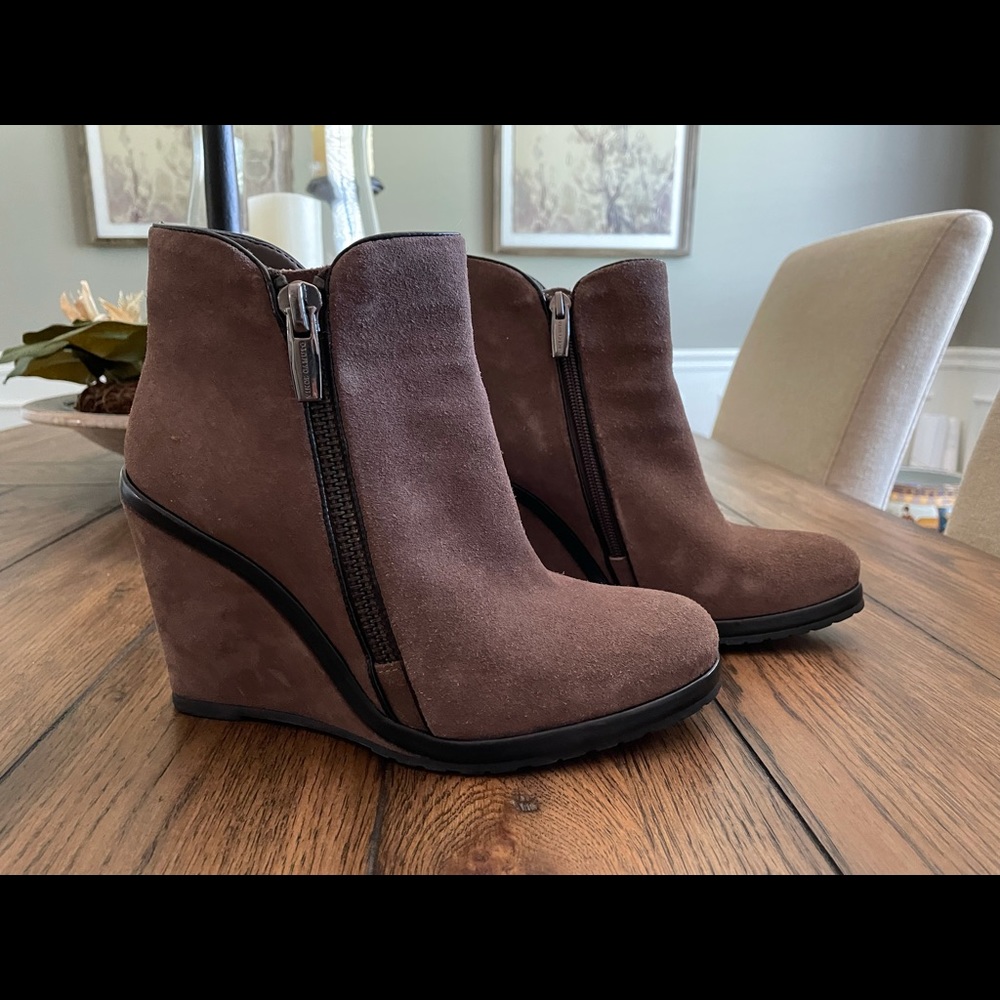 Java color, in good condition no rips or stains. 4” heels